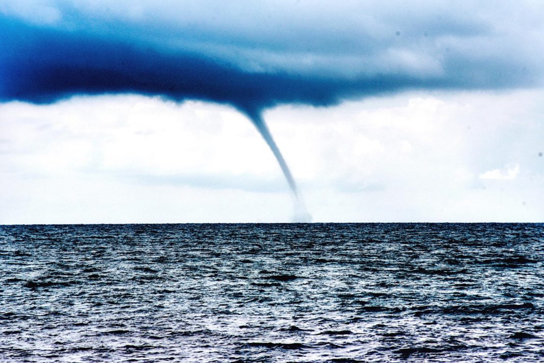 Сочи готовится к непогоде: 20 и 21 августа возможны ливни, грозы и смерчи