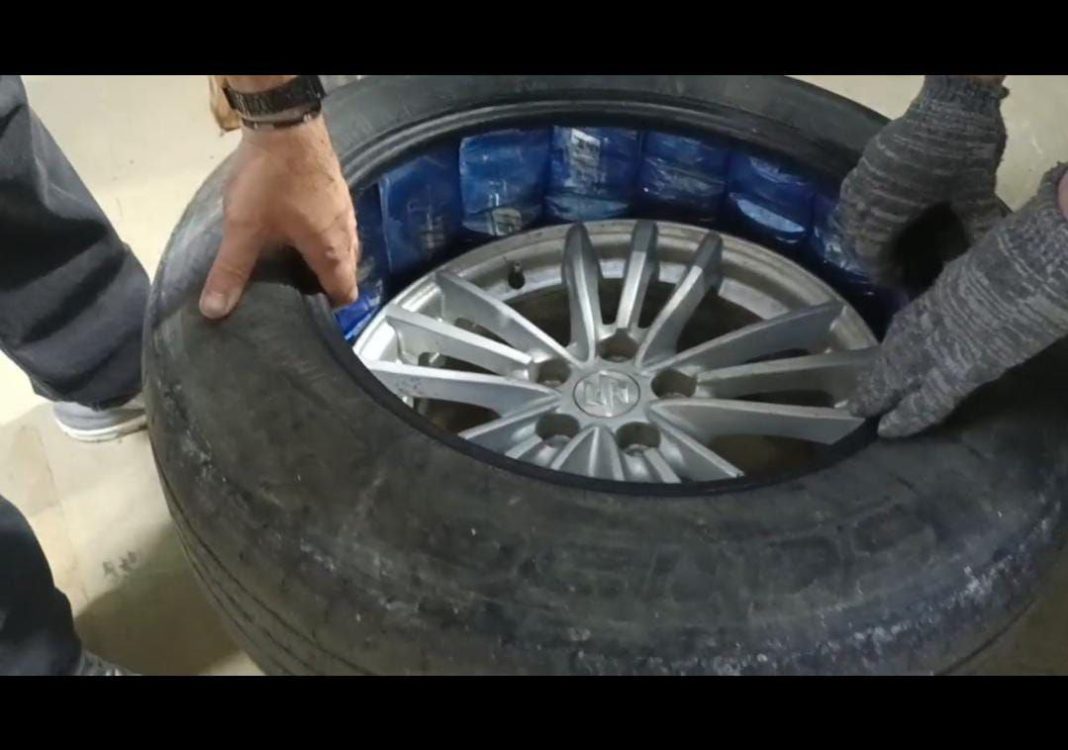 Контрабанда сигарет в Сочи: таможня изъяла 2600 пачек, спрятанных в авто