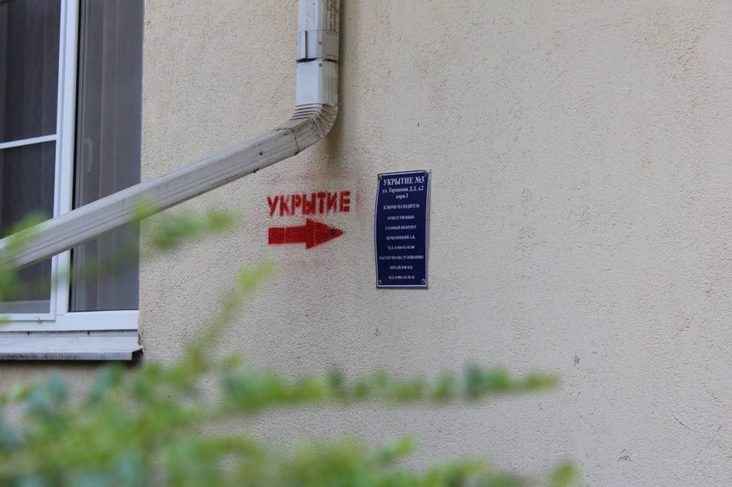 Указатели «Укрытие» устанавливают в МКД Лазаревского района Сочи