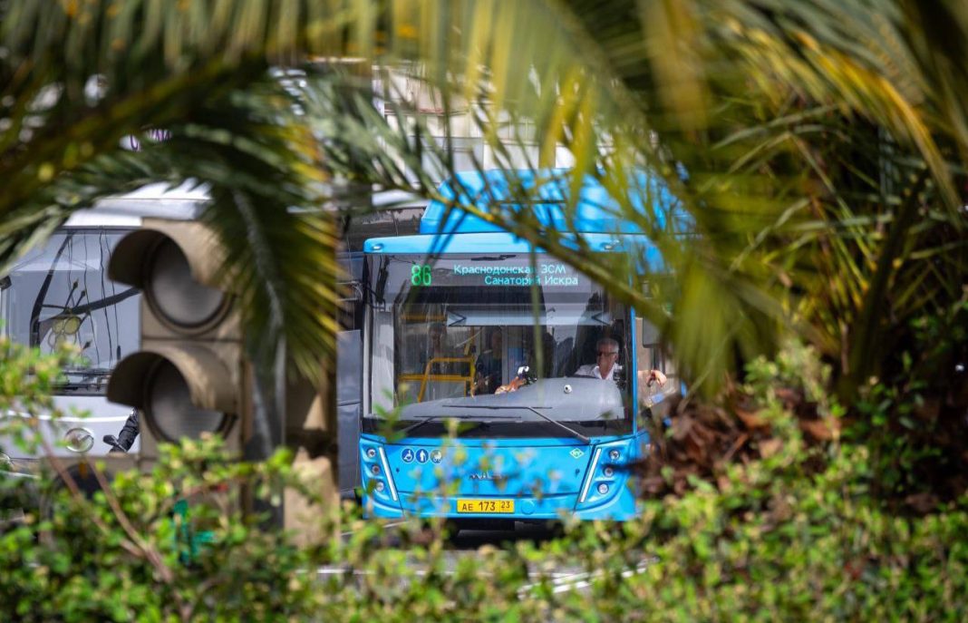 В Сочи появились шесть новых водителей автобусов