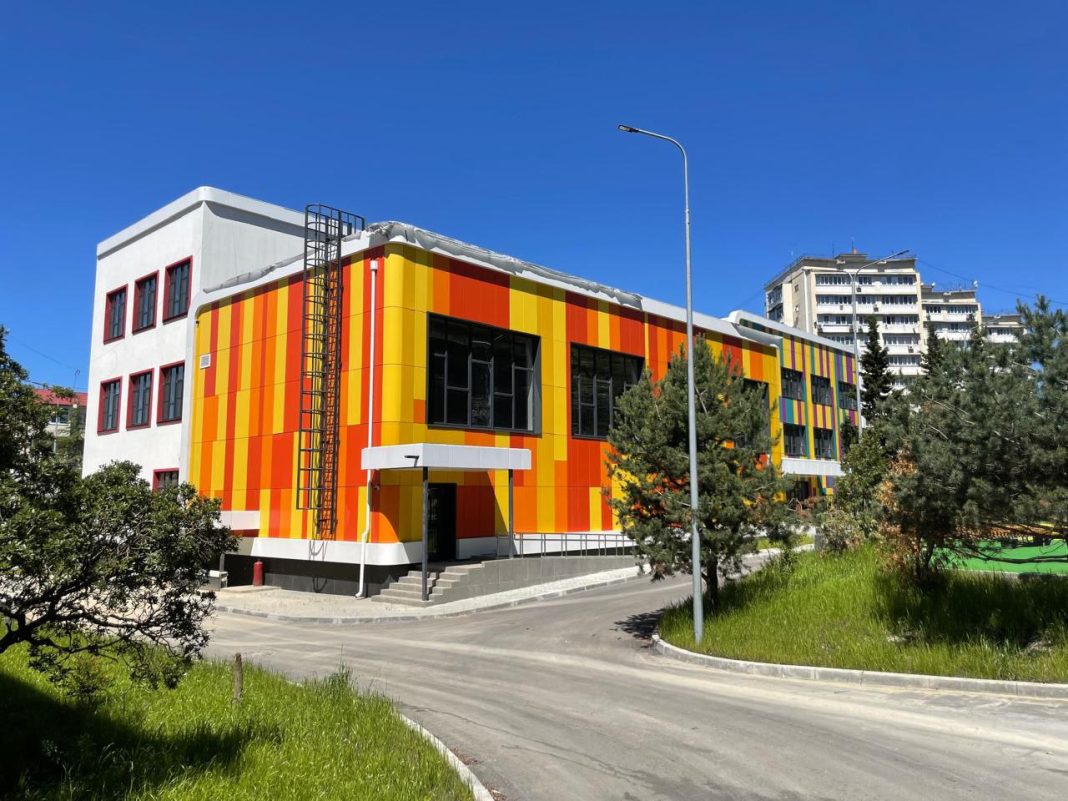 Начальная школа в Голубых далях вскоре распахнет свои двери: она рассчитана на 200 учеников