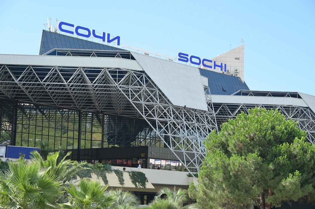 Аэропорт Сочи приостановил работу: введены меры безопасности