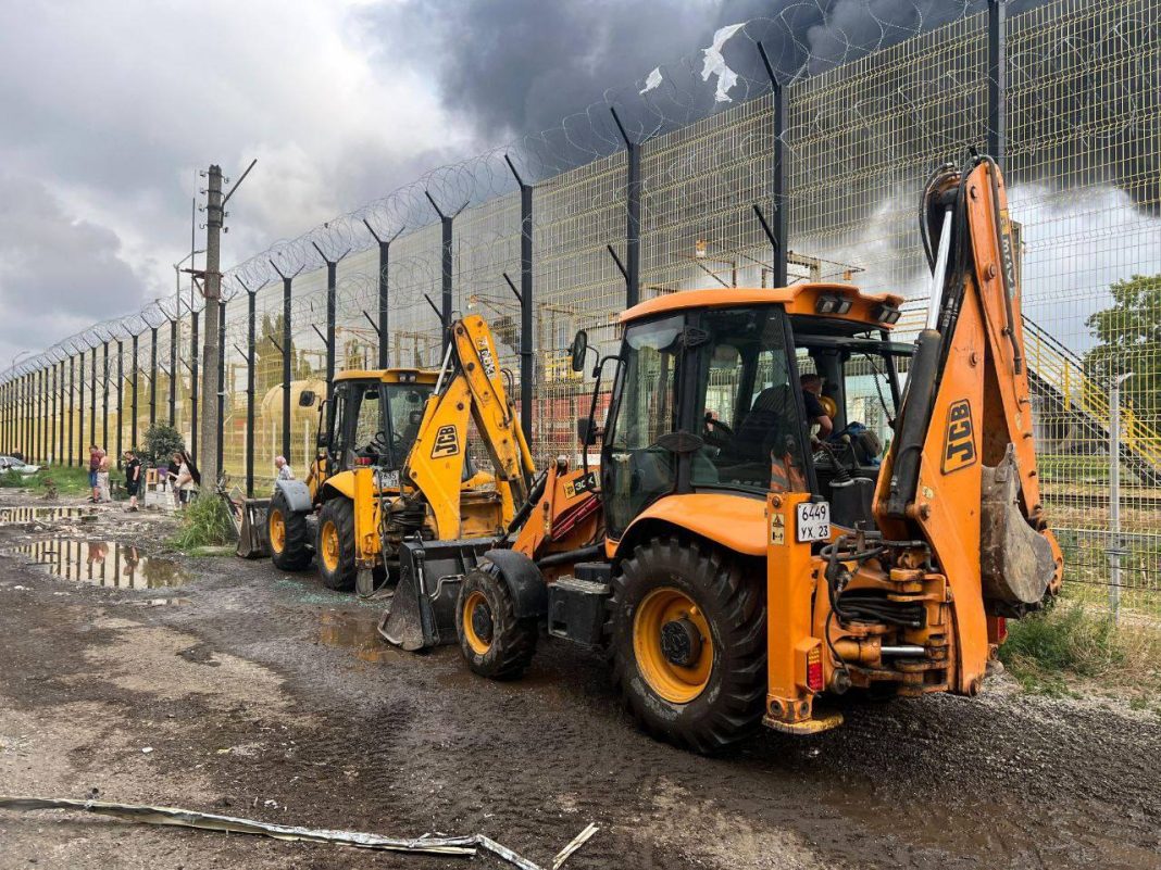 Атака беспилотников на Сочи: на Авиационной помогают пострадавшим и расчищают завалы