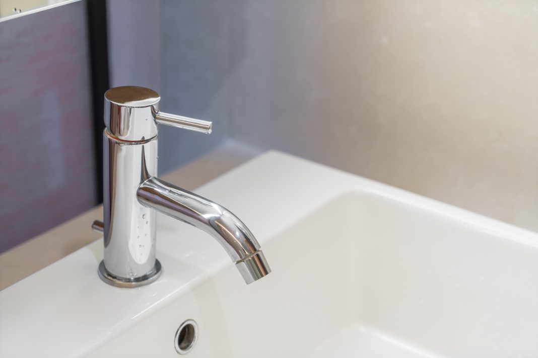 В сочинском поселке Дагомыс горячую воду подключат только 9 августа — список адресов