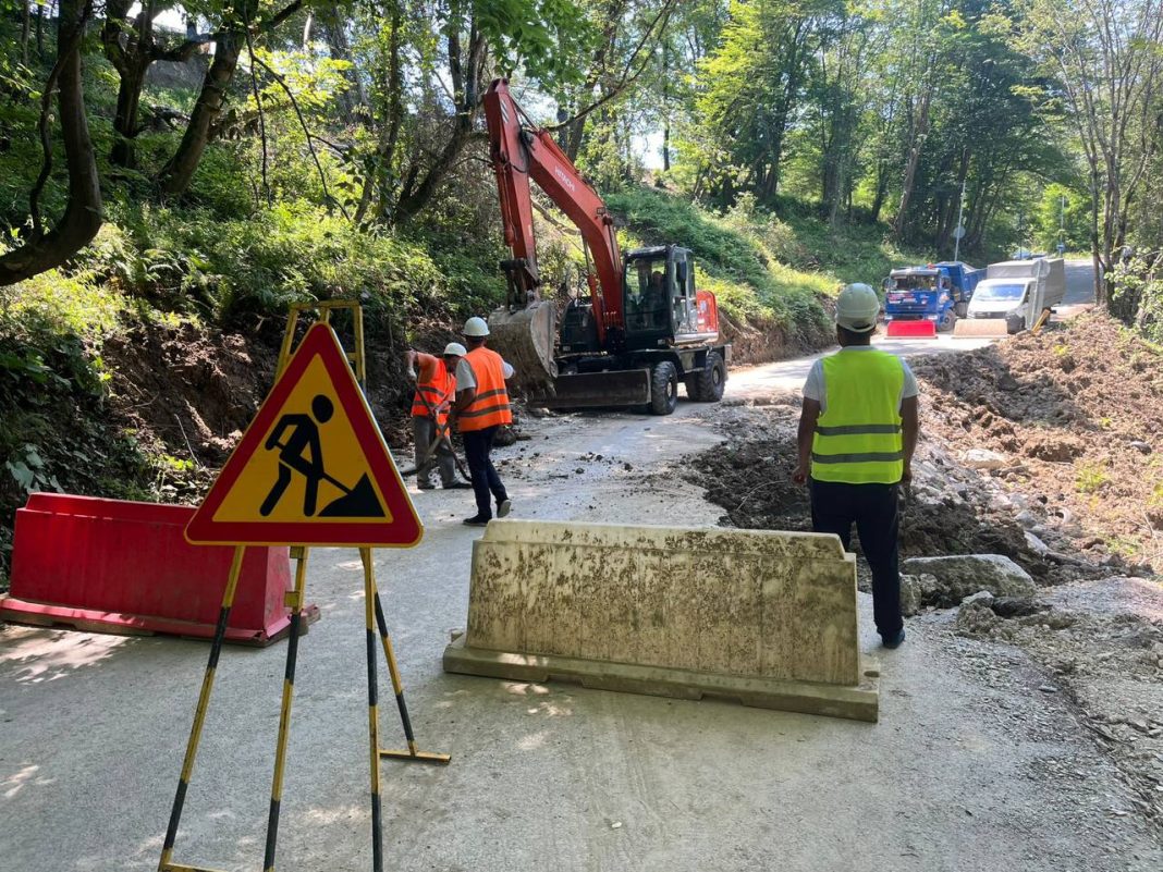 В Сочи устраняют последствия оползня на Васильковом переулке: ремонт завершат к лету 2026 года