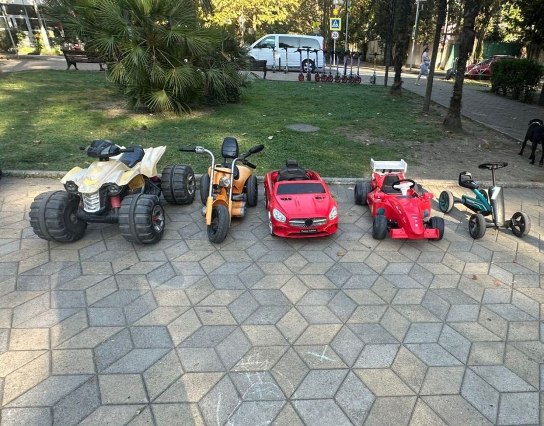 Бизнес без документов: в Сочи пресекли незаконную аренду детских электромобилей