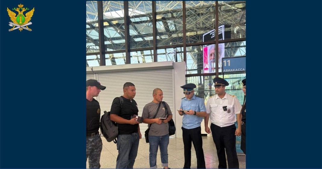 Более 600 тысяч рублей взыскали приставы в Сочи во время рейда в аэропорту