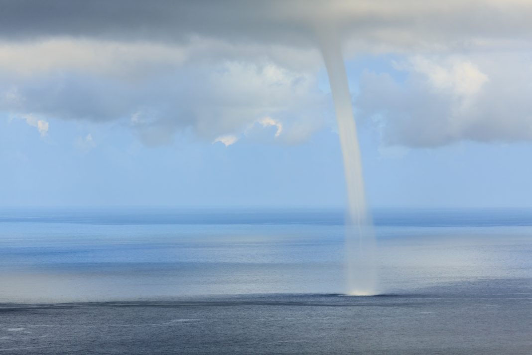 Сочи и Сириус накрывают ливни с грозами: объявлено штормовое предупреждение