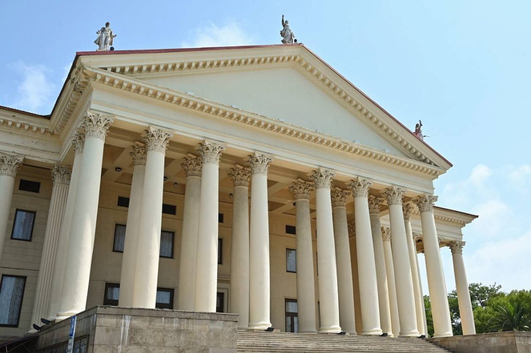 Культурный ренессанс Сочи: Зимний театр готовится к масштабным преображениям