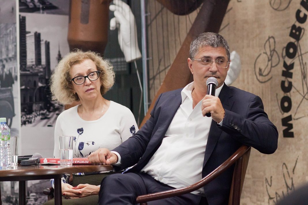 Опаснее гриппа и COVID-19: Мясников назвал самый смертельный вирус