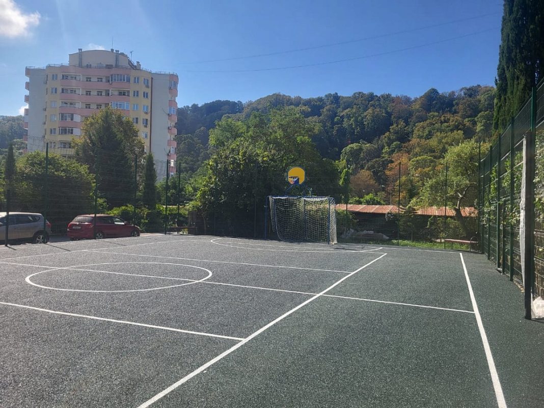 Новая жизнь старых площадок: в Сочи благоустраивают зоны для спорта и отдыха