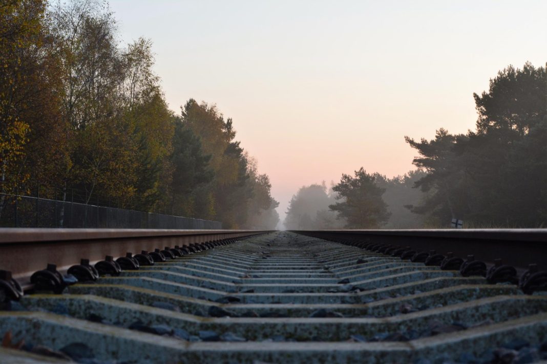 На сочинской станции после наезда поезда обнаружено тело без головы и ног