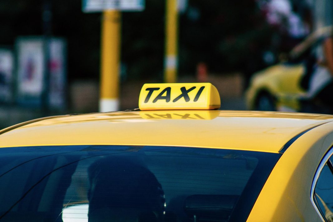 Мигрантам в Абхазии запретят работать в такси