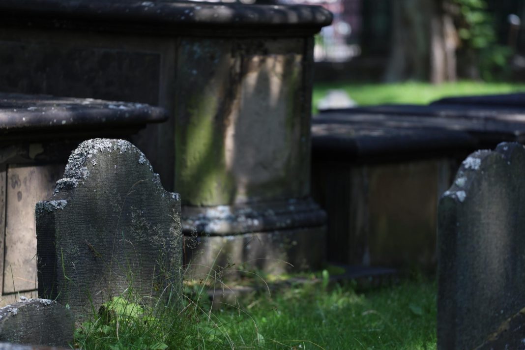 В Сочи 13 человек обвиняются в организации «похоронной мафии» и взятках на 20 млн рублей