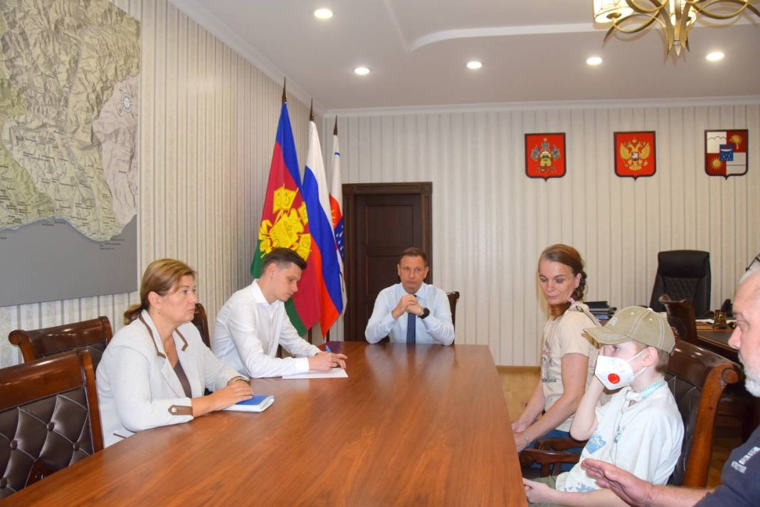 Маленький сочинец, лицо которого разорвали хаски, получит дополнительное лечение в санаториях