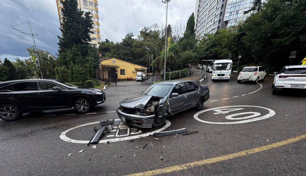 5-летний ребенок пострадал в аварии на улице Виноградной в центре Сочи