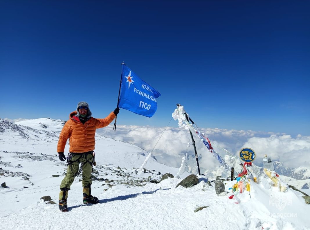 Спасатель Артём Кудрин совершил восхождение на пик Ленина — одну из высочайших вершин Центральной Азии
