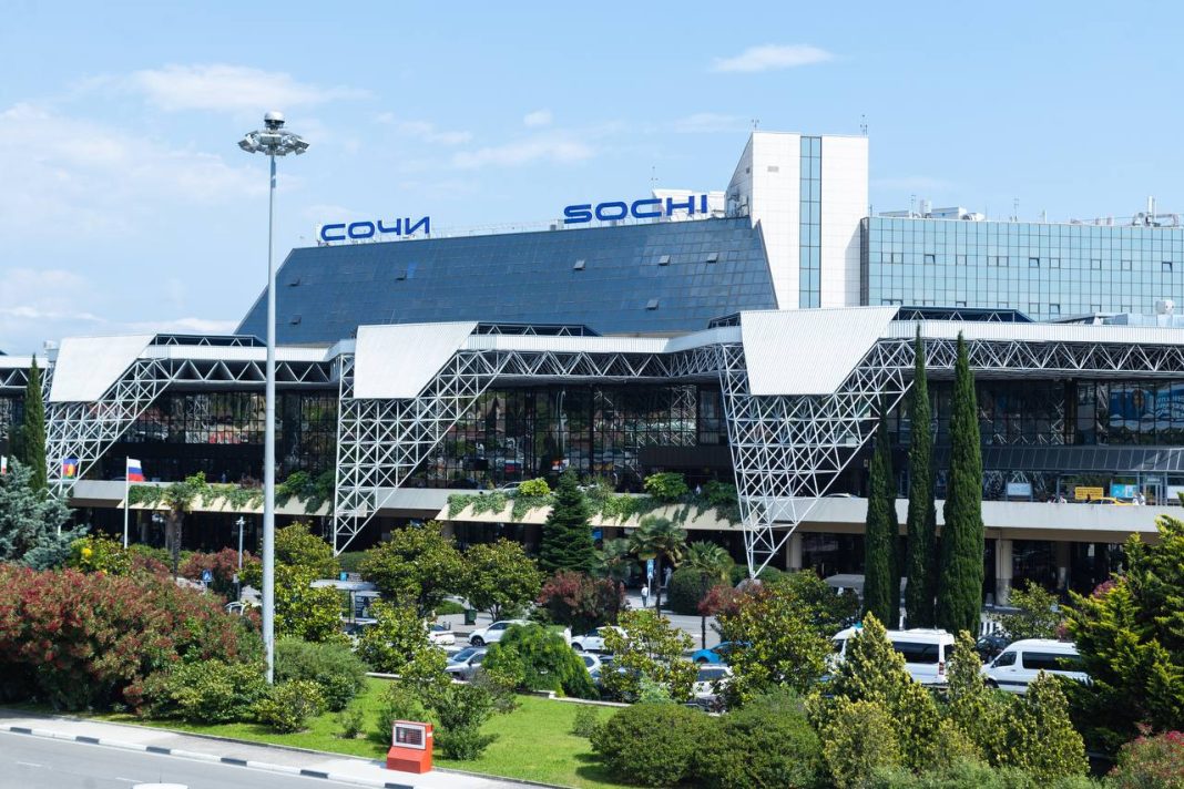 Ограничения из-за угрозы БПЛА: аэропорт Сочи работает в особом режиме