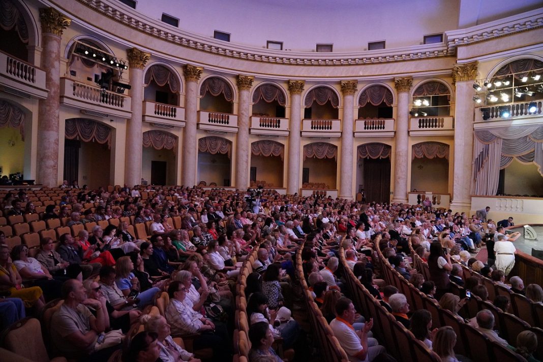 Награды, планы и культура: в Сочи завершился форум «Вся Россия-2025»