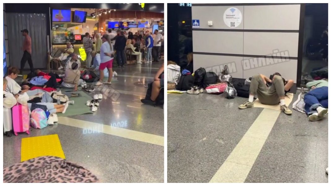 Пассажиры рассказали о ситуации в аэропорту Сочи во время ночных ограничений вылетов