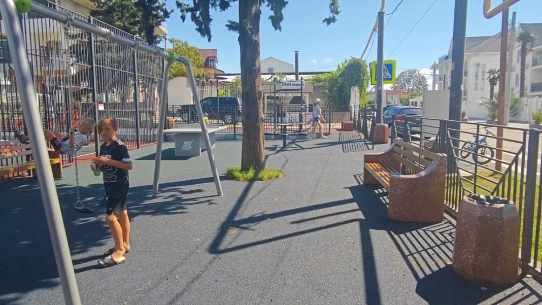 В сочинской Головинке благоустроили спортивно-игровую площадку