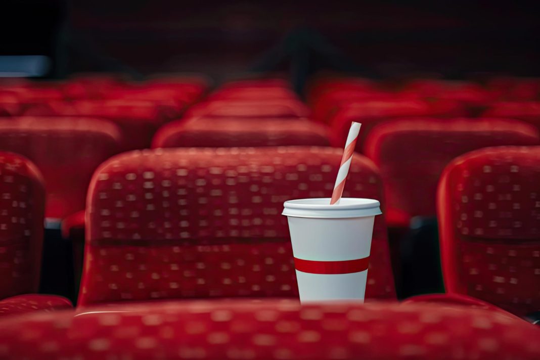Защита прав зрителей: РПН подает в суд на кинотеатр Сочи за запрет проносить свою еду