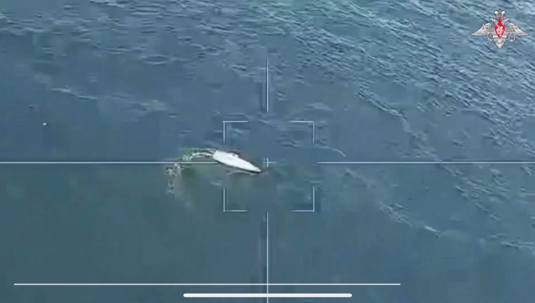 Минобороны показало кадры уничтожения безэкипажных катеров ВСУ в Черном море