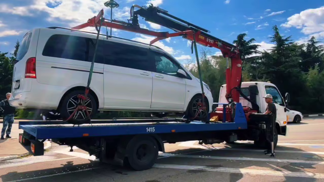 Спокойствие и безопасность: аэропорт Сочи борется с нелегальными перевозчиками