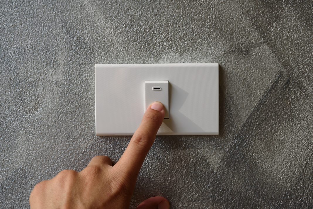 Плановые отключения электроэнергии затронут более 50 улиц в Сочи 29 сентября: полный список адресов