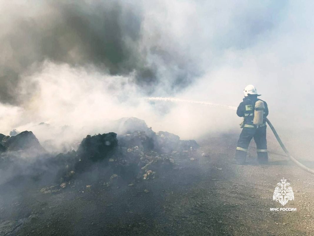 Возникший после падения обломков БПЛА пожар потушили в Краснодарском крае