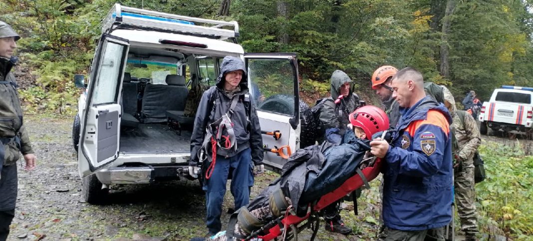 Турист, пострадавший в горах Сочи, отправил сигнал спасателям