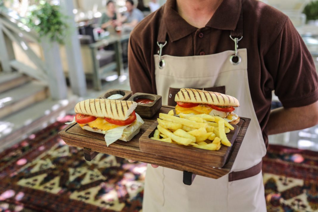 Фуд-холл с 12 ресторанами построят до конца года в центре Сочи