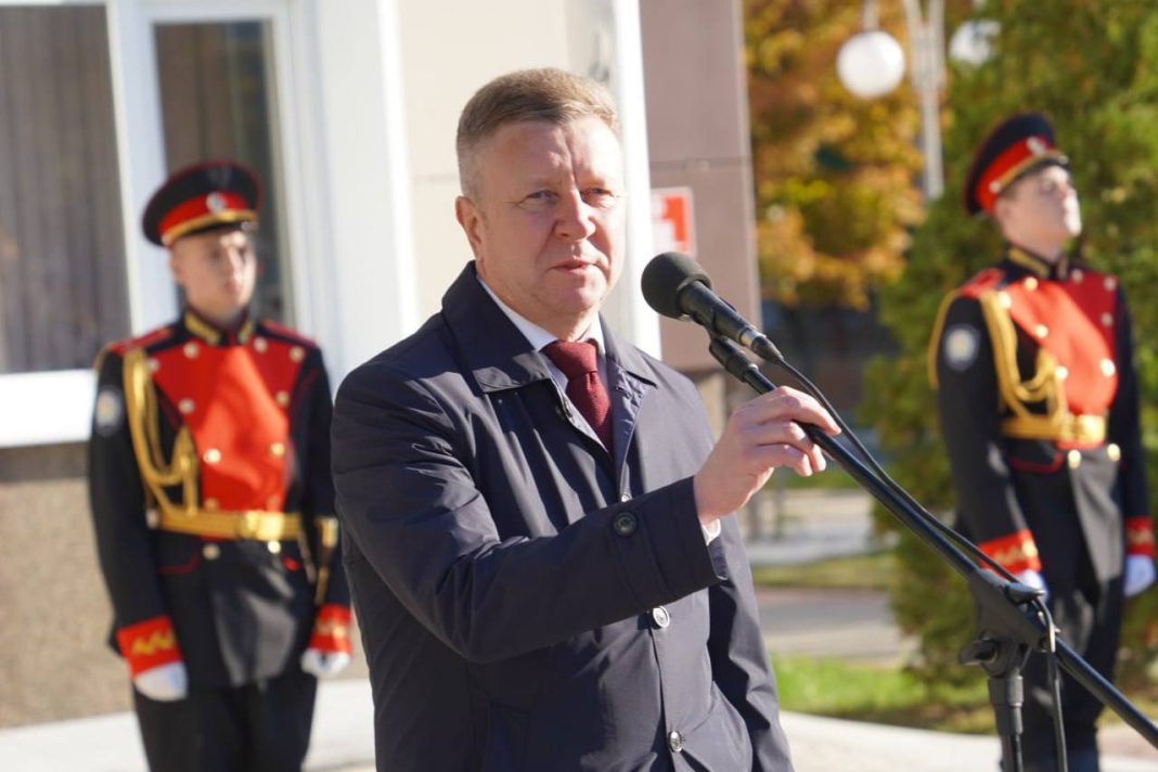 Пытался сбежать с золотыми ж/д костылями: что известно об арестованном главе Крымского района Сергее Лесе