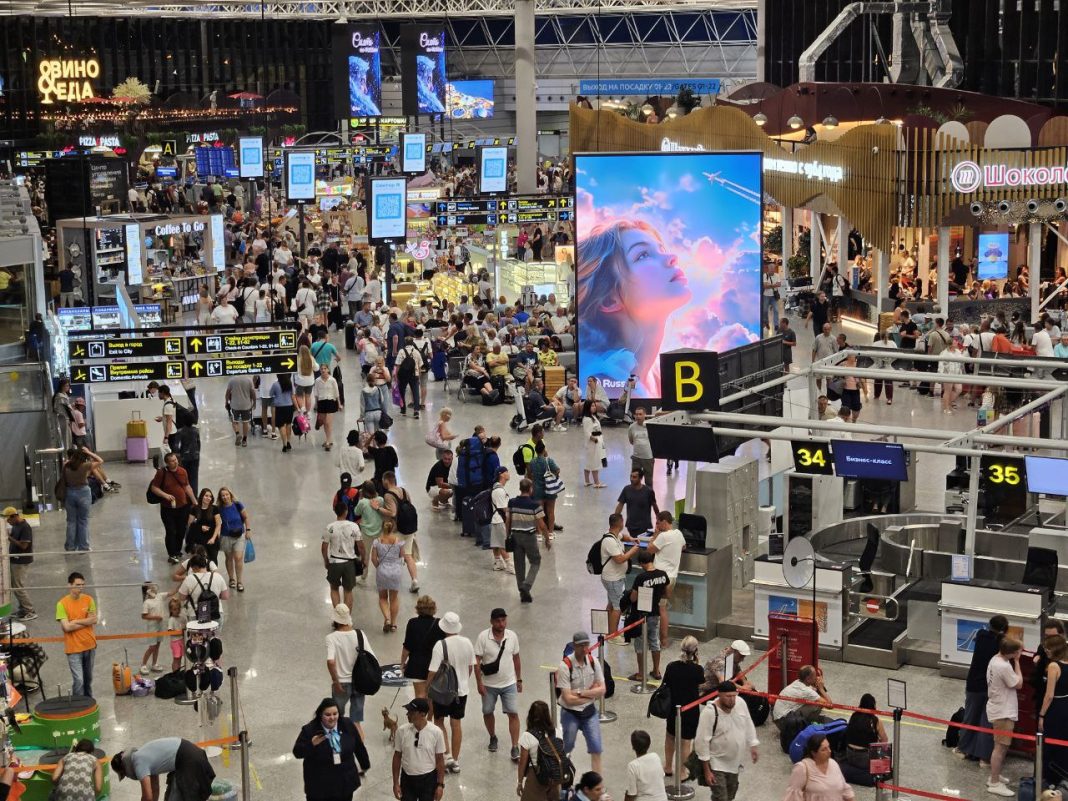 Заплутавшая в duty free женщина требовала миллион за опоздание на рейс из Сочи