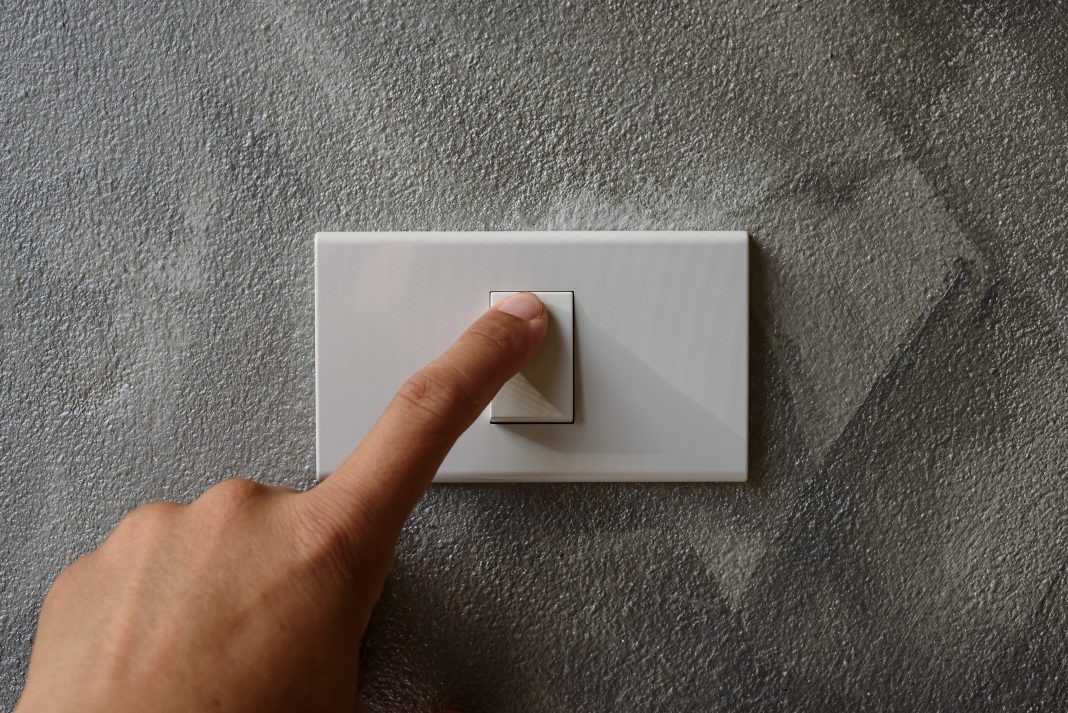 Внеплановые аварийные работы: 10 октября отключение электроэнергии затронет свыше 60 улиц в Сочи — список адресов