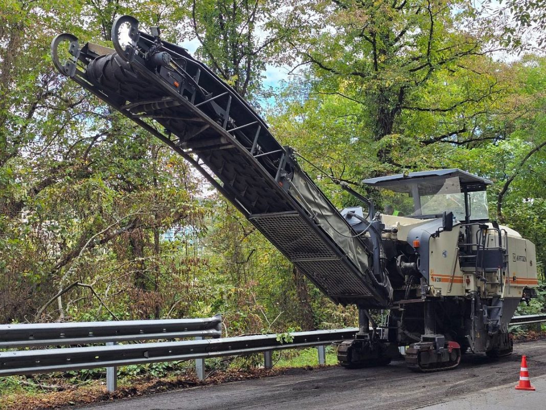 Капремонт Новороссийского шоссе: в Сочи приступили к укладке нового асфальта