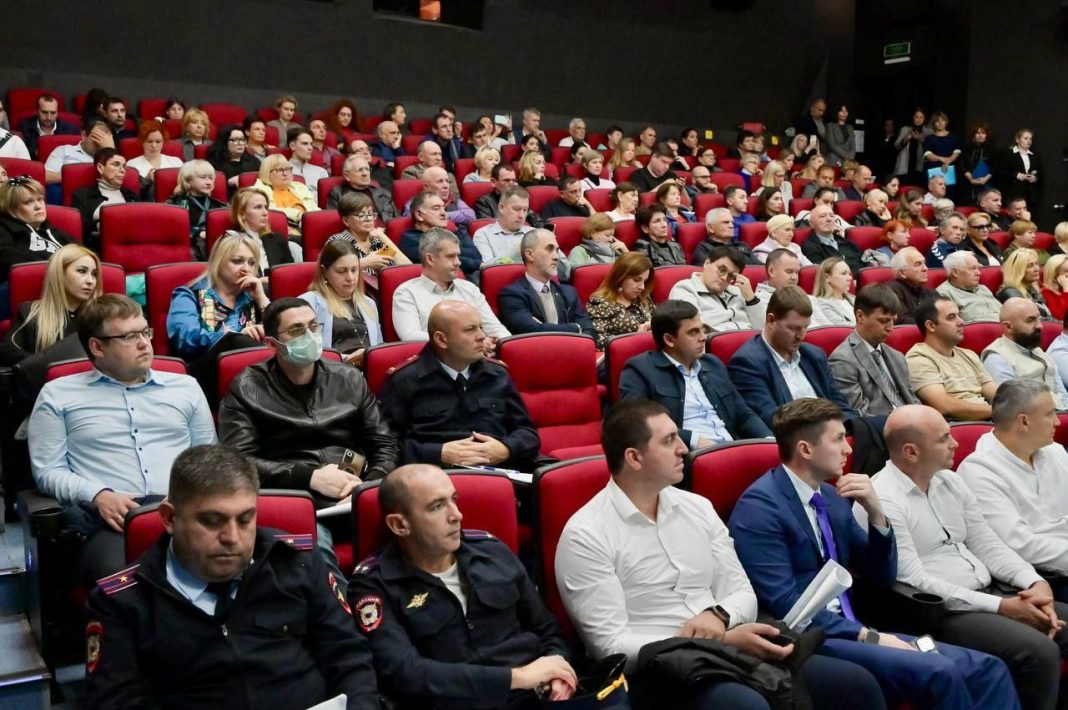 Мэр Сочи выслушал предложения жителей Гагаринского по улучшению города