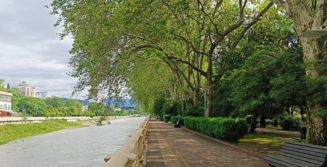 Набережную и тротуары у реки Херота обновляют в Сочи