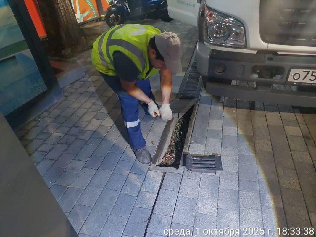 Почти 8 км ливневых сетей прочистили в Сочи за неделю