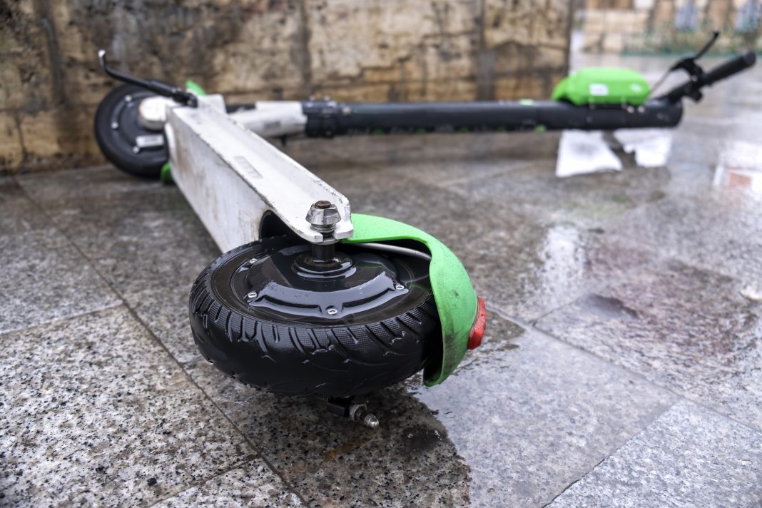 Подросток на электросамокате пострадал в ДТП на регулируемом перекрестке в Сочи