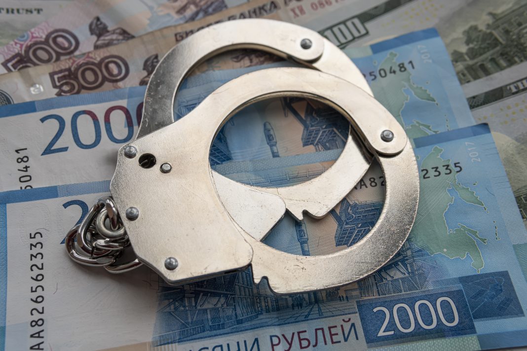 Злая ирония: обвиняемый в хищениях для СВО экс-чиновник Власов оставался в составе антикоррупционной комиссии