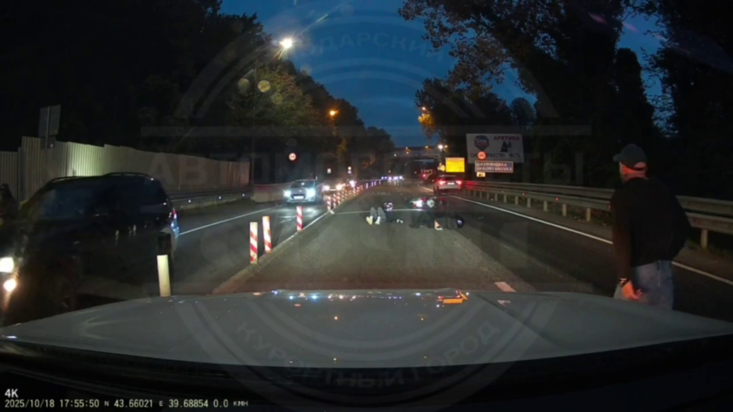 Опасная дорога: разлив ГСМ стал причиной падения мотоцикла в Сочи