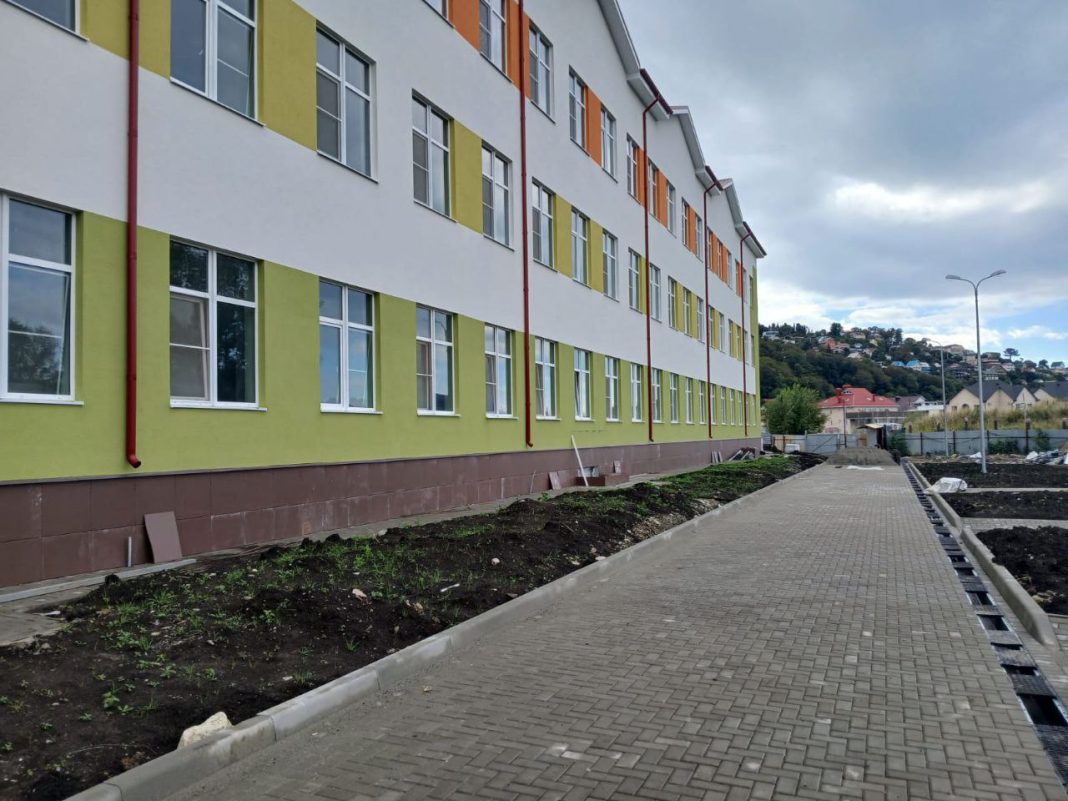 Готовность школы на Калараш-Малышева в Сочи составляет 84%