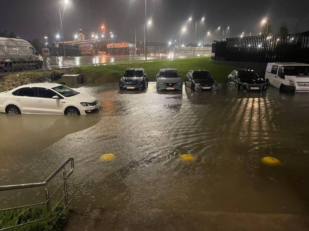 Вода пришла в дома: две семьи эвакуированы из-за подтоплений в Сириусе