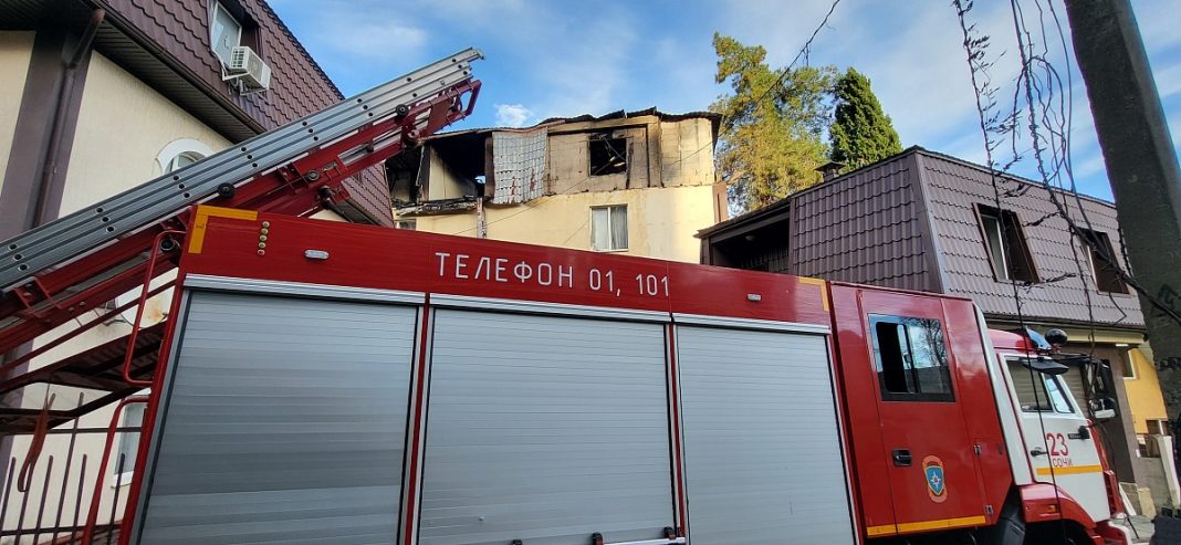 После пожара в жилом доме Сочи один ребенок находится в тяжелом состоянии