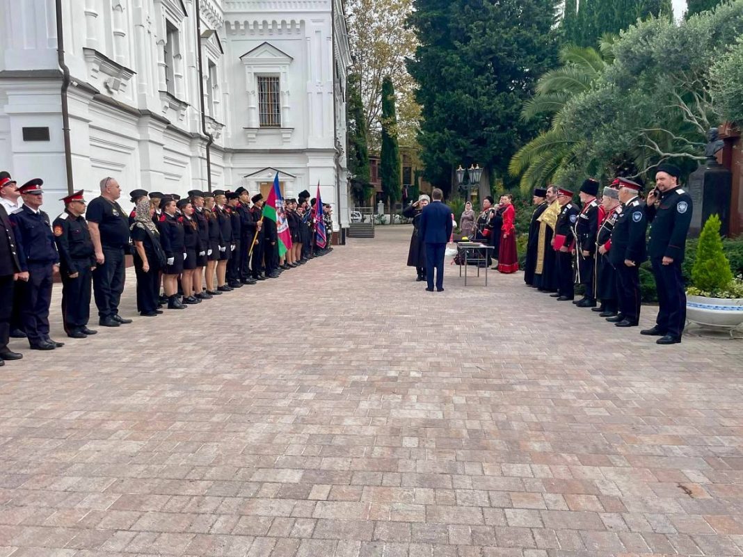 Казачье братство укрепляется: в Сочи отметили день войска и приняли новичков
