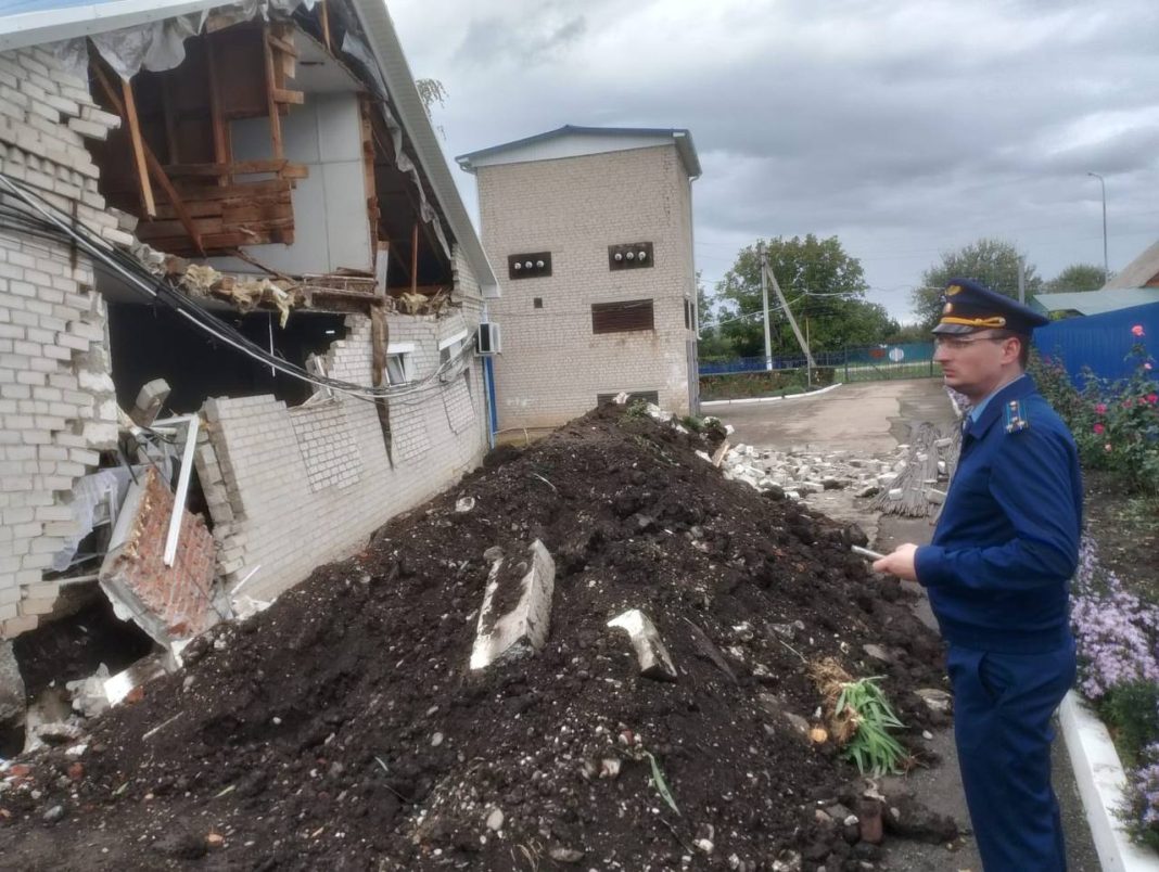 «Безумный» ремонт в интернате для душевнобольных: стена обрушилась на бабушку