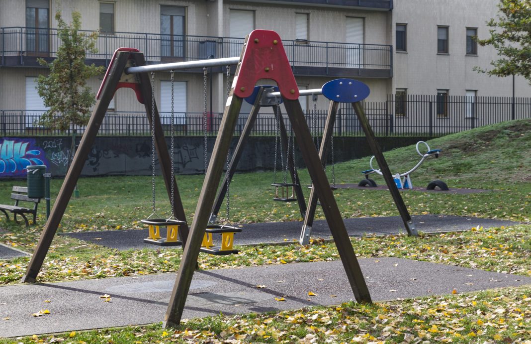 Курение и мат: сочинскую скандалистку привлекли к ответственности за конфликт на детской площадке