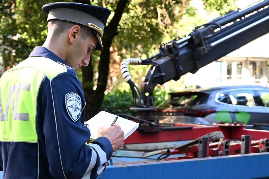 Чужое место: в Сочи усилили борьбу с парковкой на местах для людей с инвалидностью