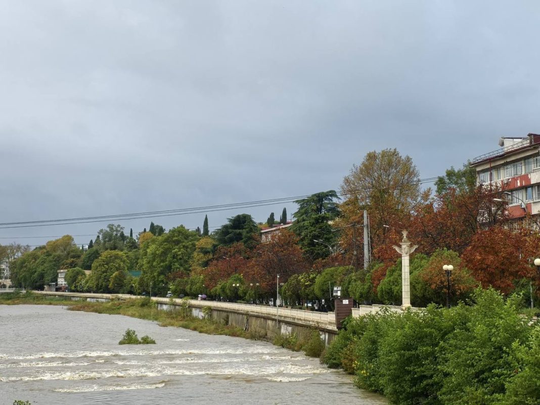 Циклон не сдается: непогода в Сочи продлится до конца 11 октября